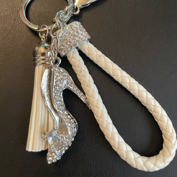 Elegant White Braided Wristlet Keychain 
w/Rhinestone Heel & Tassel -Unique NWT - Picture 4 of 14